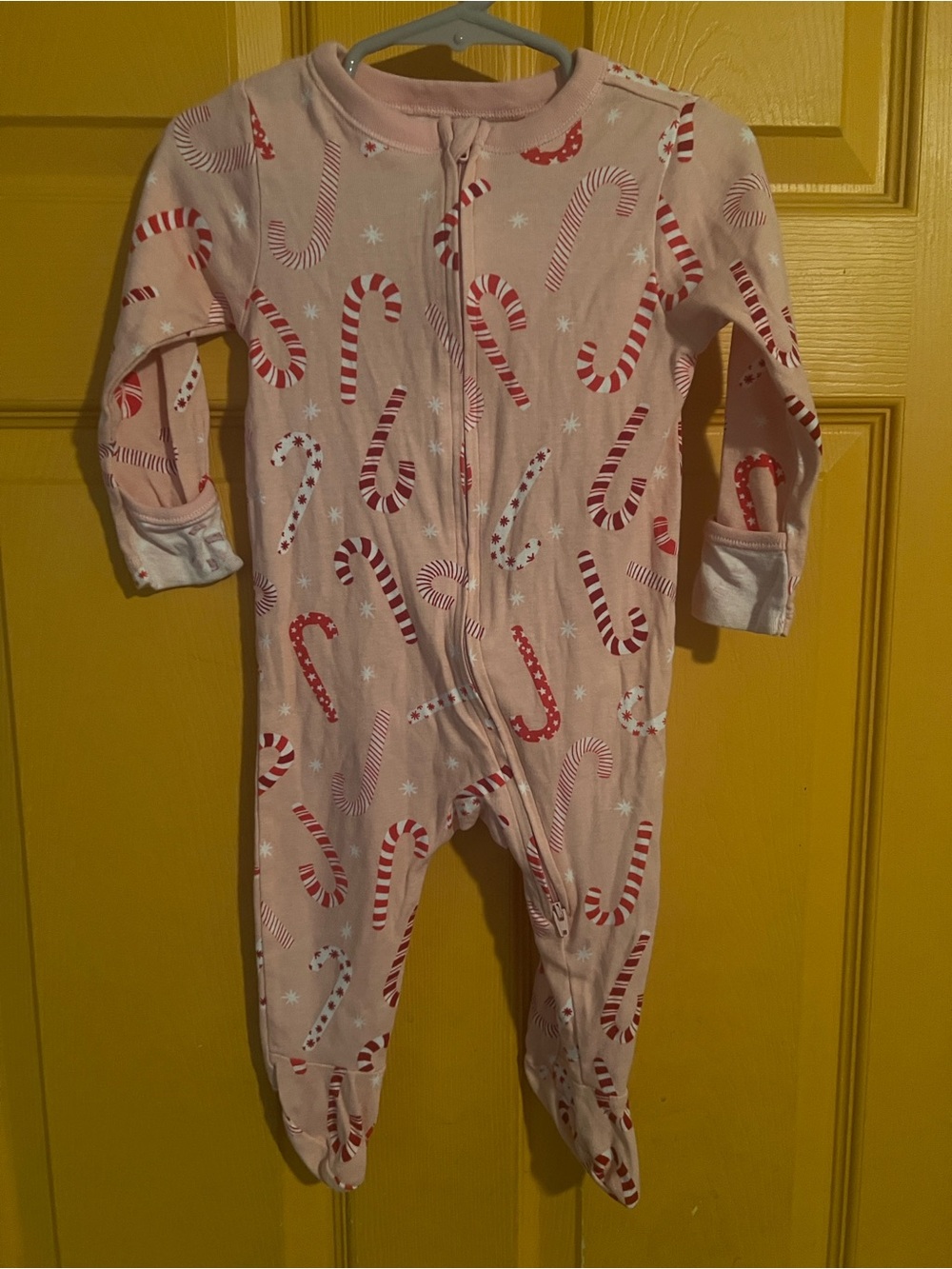 6-9 MONTHS CANDY CANE OLD NAVY CHRISTMAS ZIPPER FOOTIE ONESIE